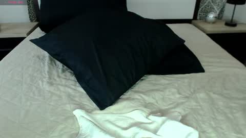 Snapshot of kendra_squirts chatting on 07-17-26, 05:58 Kendra online show from 07-17-26, 05:58