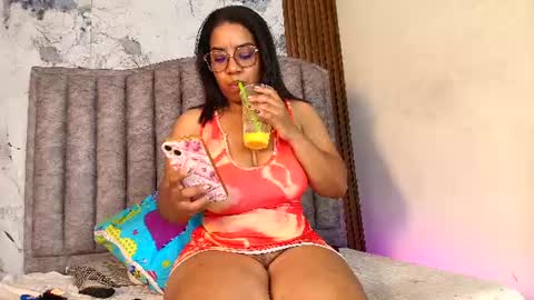 Snapshot of kendrabigass chatting on 07-14-26, 05:07 Mamasita online show from 07-14-26, 05:07