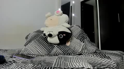 Snapshot of kendrasthefania chatting on 01-15-25, 09:41 kendra Sthefania online show from 01-15-25, 09:41