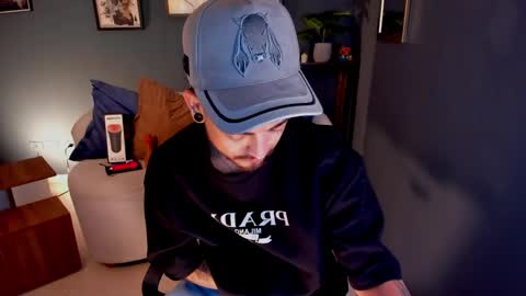 Snapshot of keneth_collins chatting on 05-21-26, 01:07 keneth_collins online show from 05-21-26, 01:07