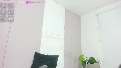 Kenia  online show from 12-26-24, 12:49