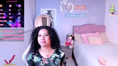 Snapshot of kenia_thompson01 chatting on 12-03-24, 12:35 01 online show from 12-03-24, 12:35