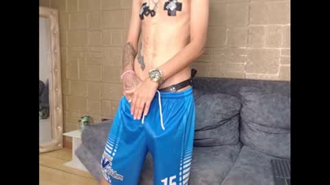 Snapshot of kenn_boy_ chatting on 01-21-25, 02:48 kenn_boy_ online show from 01-21-25, 02:48