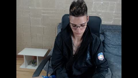 Snapshot of kenn_boy_ chatting on 01-22-25, 06:31 kenn_boy_ online show from 01-22-25, 06:31