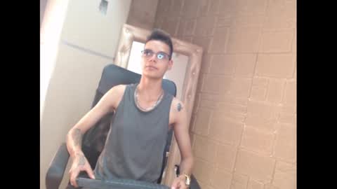 Snapshot of kenn_boy_ chatting on 01-27-25, 09:11 kenn_boy_ online show from 01-27-25, 09:11