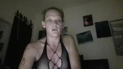 Snapshot of keroseneangel chatting on 07-12-26, 06:15 KeroseneAngel online show from 07-12-26, 06:15