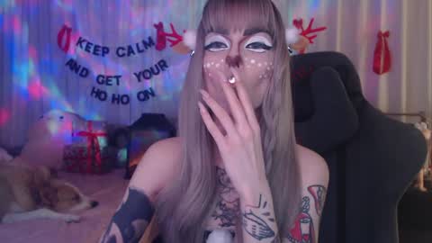 Snapshot of kerry_kirk chatting on 12-28-24, 07:43 Kerry online show from 12-28-24, 07:43