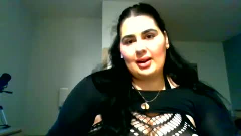 Snapshot of ketchupppp27 chatting on 02-11-25, 04:11 Sasha Luke online show from 02-11-25, 04:11