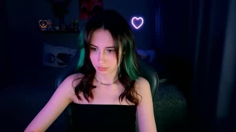 Snapshot of keti_moon chatting on 11-18-25, 05:39 Keti 3 online show from 11-18-25, 05:39