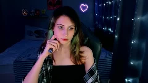 Snapshot of keti_moon chatting on 02-18-26, 06:26 Keti 3 online show from 02-18-26, 06:26