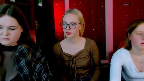 keuli_li online show from 02-23-26, 07:44