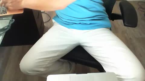 Snapshot of kevinkunze chatting on 01-26-25, 04:41 KevinKunze online show from 01-26-25, 04:41