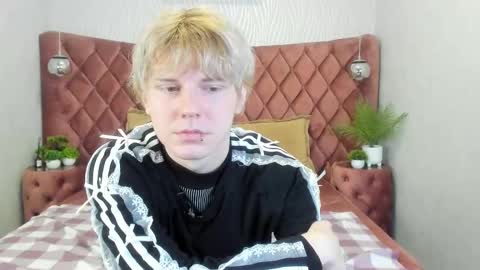 Snapshot of kevinm1lky chatting on 10-24-25, 03:08 Kevin online show from 10-24-25, 03:08