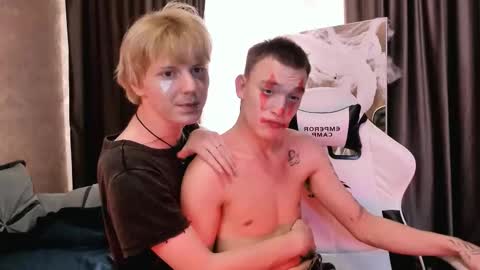 Snapshot of kevinm1lky chatting on 11-01-25, 12:56 Kevin online show from 11-01-25, 12:56