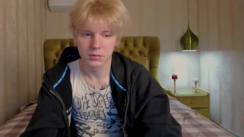 Snapshot of kevinm1lky chatting on 11-12-25, 03:01 Kevin online show from 11-12-25, 03:01