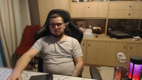 Kevinn online show from 10-15-25, 07:25