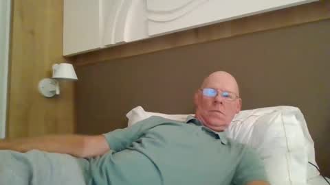 kevlooking4sez online show from 10-14-25, 05:47