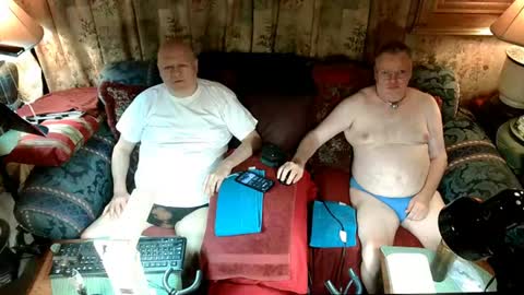 Snapshot of kevydaddyhubby2 chatting on 07-12-26, 03:52 kevydaddyhubby2 online show from 07-12-26, 03:52