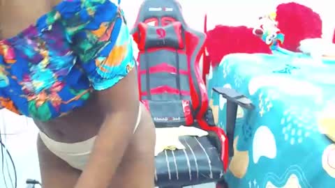 Snapshot of keyra_dainty chatting on 01-25-25, 01:52 Sandy Saenz online show from 01-25-25, 01:52