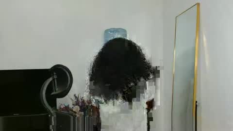 Snapshot of khaleesi7777777 chatting on 02-19-26, 03:35 Khaleesi online show from 02-19-26, 03:35