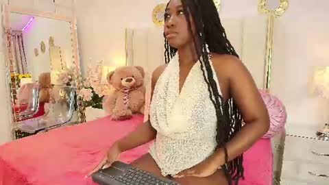 Snapshot of khalimaxwell chatting on 06-18-26, 03:29 khalimaxwell online show from 06-18-26, 03:29