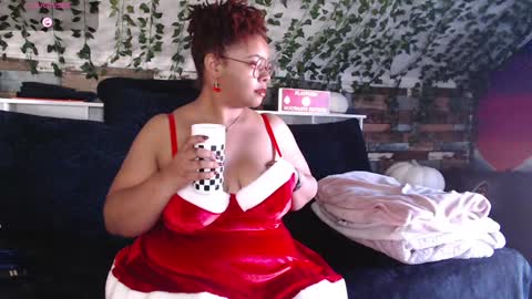 Snapshot of khayaparker chatting on 12-21-24, 01:53 Khaya online show from 12-21-24, 01:53