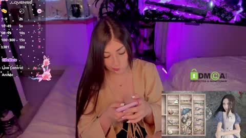 Snapshot of khionebesset chatting on 01-12-25, 10:12 Khi. online show from 01-12-25, 10:12