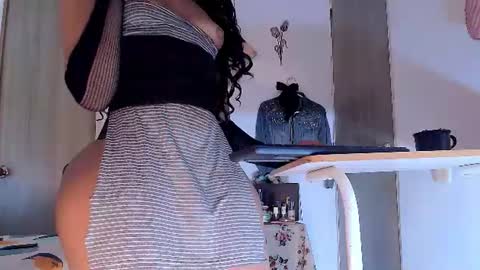 Snapshot of khloe_12 chatting on 07-17-26, 10:47 Khloe online show from 07-17-26, 10:47