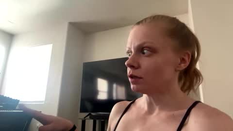 Snapshot of khloemariexox chatting on 10-17-25, 05:48 khloemariexoxo  online show from 10-17-25, 05:48