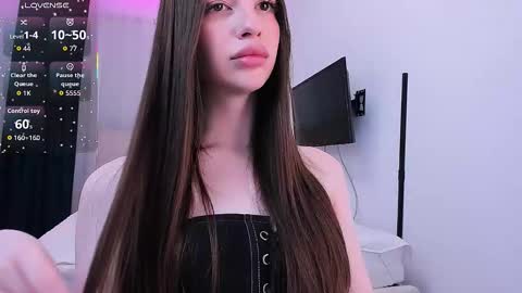 Snapshot of khloeyourangel chatting on 09-17-25, 05:25 Khloe online show from 09-17-25, 05:25