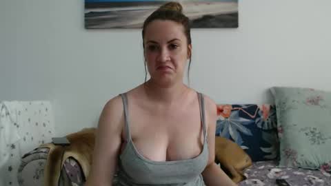 Snapshot of khrysssarah chatting on 09-25-25, 07:56 Sarah online show from 09-25-25, 07:56