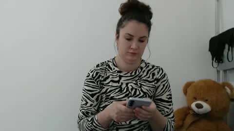 Snapshot of khrysssarah chatting on 02-06-26, 07:12 Sarah online show from 02-06-26, 07:12