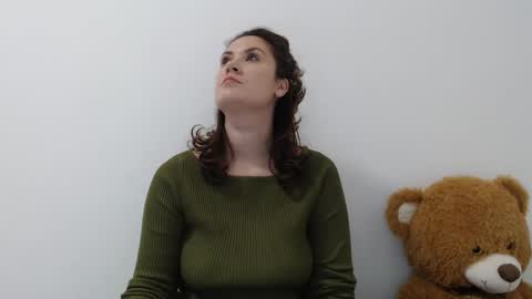 Snapshot of khrysssarah chatting on 02-12-26, 06:03 Sarah online show from 02-12-26, 06:03