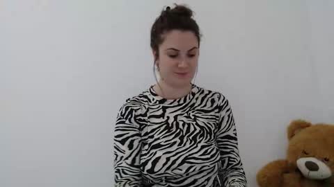 Snapshot of khrysssarah chatting on 02-20-26, 06:52 Sarah online show from 02-20-26, 06:52