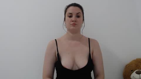 Snapshot of khrysssarah chatting on 02-28-26, 05:03 Sarah online show from 02-28-26, 05:03