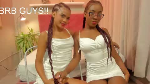 Snapshot of kiara_curls chatting on 06-22-26, 11:40 Kiara online show from 06-22-26, 11:40
