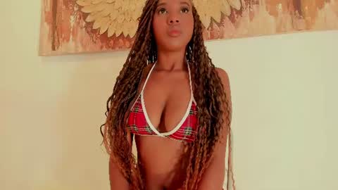 Snapshot of kiara_curls chatting on 07-20-26, 01:35 Kiara online show from 07-20-26, 01:35