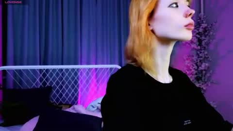 Snapshot of kiara_dream chatting on 07-10-26, 10:45 Kira online show from 07-10-26, 10:45