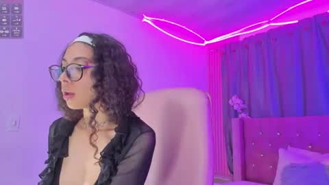 Snapshot of kiara_lovelyy chatting on 06-20-26, 04:26 Kiara online show from 06-20-26, 04:26