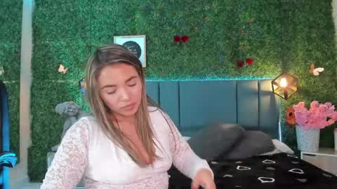Snapshot of kiaraa88 chatting on 04-18-26, 07:40 Valery online show from 04-18-26, 07:40