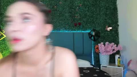Snapshot of kiaraa88 chatting on 04-22-26, 08:21 Valery online show from 04-22-26, 08:21