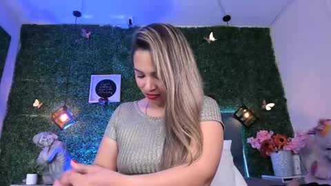 Snapshot of kiaraa88 chatting on 05-27-26, 01:57 Valery online show from 05-27-26, 01:57