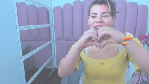 Snapshot of kiaraxmilf chatting on 02-25-26, 02:48 kiaraXMlif online show from 02-25-26, 02:48