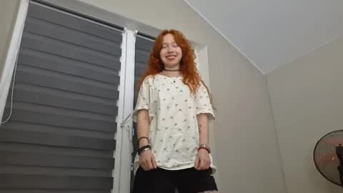 Snapshot of kierstenhoffa chatting on 04-10-26, 04:12 Sarah online show from 04-10-26, 04:12