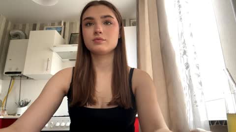 Ola my name is Lissa  Lets hit 10 Thumbs Up together   online show from 03-28-26, 11:43