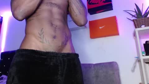 Snapshot of kiing_black chatting on 02-18-25, 10:58 Kiing Black online show from 02-18-25, 10:58