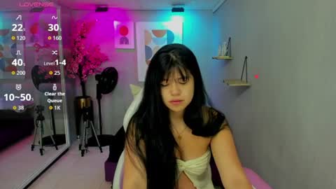Snapshot of kiitty__meow chatting on 07-17-26, 12:23 Kitty online show from 07-17-26, 12:23