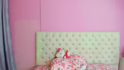 Snapshot of kiitty_horny_ chatting on 05-08-26, 12:32 Melody online show from 05-08-26, 12:32