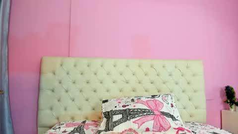Snapshot of kiitty_horny_ chatting on 05-19-26, 12:33 Melody online show from 05-19-26, 12:33
