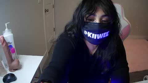 KIIWEE online show from 05-13-26, 03:26